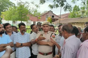 विद्यानगर चाय बागान के श्रमिकों की शिकायत: मालिक की साजिश के कारण बागान के अस्तित्व पर  मंडरा रहा है संकट।