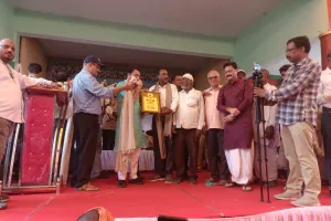 सेवा निवृत्त शिक्षकों, कर्मचारियों और सैनिकों को किया गया सम्मानित