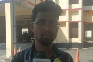 छात्रा से छेड़खानी पुलिस अधीक्षक को प्रार्थना पत्र देकर गिरफ्तारी करने की मांग 