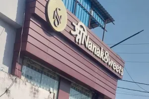 इंडियन ऑयल पेट्रोल पंप पर स्थित श्री नानक स्वीट्स और रेस्टोरेंट पर खड़े हो रहे हैं सवाल