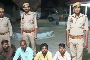 पुलिस ने चार को जुआ खेलते पकड़ा 