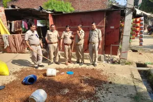 जिलाधिकारी के निर्देश पर आबकारी विभाग ने की छापेमारी