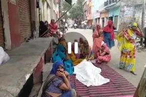 प्रेम-प्रसगं के चलते युवती ने छत से लगाई छलांग, मौत