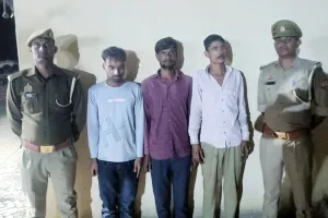 पुलिस ने जुआ खेल रहे तीन युवकों को पकड़ा 