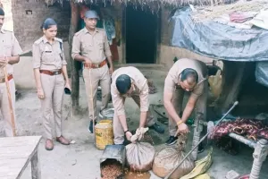 आबकारी विभाग द्वारा 39 लीटर अवैध शराब बरामद भारी मात्रा में लहन किया गया मौके पर नष्ट
