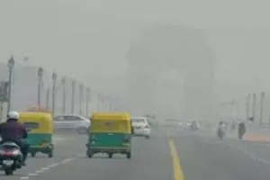 दिल्ली में साँस लेना भी दुर्लभ, एयर क्वालिटी इंडेक्स पहुंचा 500 तक 