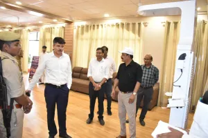 नोडल अधिकारी ने कॉलेक्ट्रेट में भ्रमण कर लिया साफसफाई का जायजा, खुशी का इज़हार 