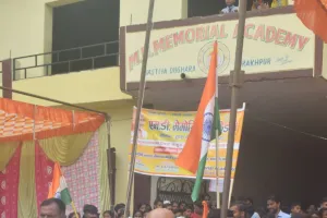 एसडी मेमोरियल पब्लिक स्कूल में ध्वजारोहण कर मनाई गई गांधी जयंती