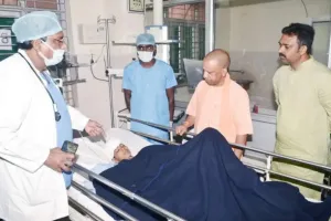 घायल अनमोल का हाल जानने मेडिकल कॉलेज पहुंचे मुख्यमंत्री 