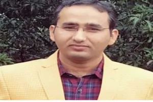 खड़े डंपर से टकराई बाइक, असिस्टेंट प्रोफेसर की मौत