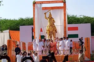 उन्नाव में सीएम योगी आदित्यनाथ ने क्रांति के महानायक राजा राव राम बक्स सिंह की प्रतिमा का किया अनावरण