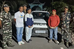 बॉर्डर पर इंडियन करेंसी के साथ दो नेपाली युवक को एसएसबी ने पकड़ा