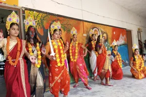 विजयम् के बच्चों ने निकाली मां दुर्गा के नौ रूपों की झांकी 