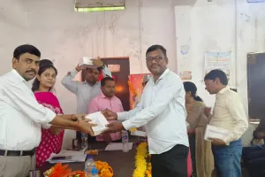 लर्निंग रिसोर्स  के तहत 121 प्राथमिक विद्यालयों के 240 अध्यापकों को मिला टैबलेट