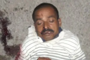 अपनी ही मोटर साइकिल से गम्भीर रूप से घायल।