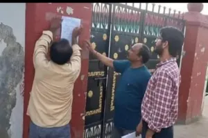 चस्पा हुई बेदखली की नोटिस, बुलडोजर चलना तय 