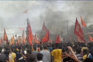 नेपाल सांप्रदायिक हिंसा की आग में रहा झुलस , हिंदू ओं पर हो रही पथरों की बौछार , यूपी में भी किया अलर्ट जारी  