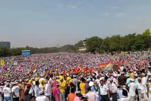 केंद्र सरकार और राज्य के कर्मचारियों ने किया धरना प्रदर्शन 