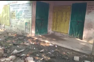 डीघ ब्लॉक के हरीरामपुर आंगनवाड़ी केन्द्र का हाल रामभरोसे, जिम्मेदार बने मूकदर्शक