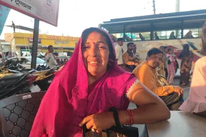 जेब कटो ने महिला का पर्स किया पार 