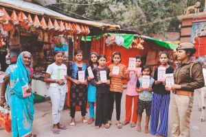 महिलाओं व बालिकाओं  की दी गई हेल्पलाईन नंबरों की जानकारियां