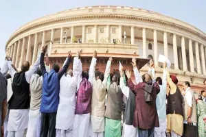 क्या सचमुच ही बदलाव की आंधी चल उठी ?