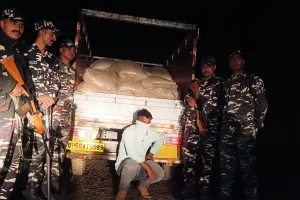 पिकअप पर लदा 48 बोरी चावल के साथ एक गिरफ्तार
