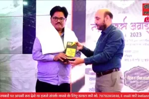 श्रीकृष्ण जन्मभूमि में राममंदिर आंदोलन के वरिष्ठ पत्रकार महेंद्र त्रिपाठी व एक्टर सिंगर कल्चर दीदी कुसुम वर्मा हुई सम्मानित 