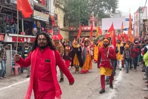 राम कथा प्राण प्रतिष्ठा महोत्सव के उपलक्ष पर गोंडा नगर में आयोजित महामंगल कलश यात्रा धूमधाम से निकाली गई 