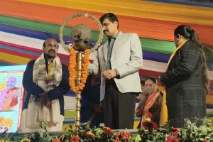 आईजी ने सांसद खेल महाकुंभ के सांस्कृतिक संध्या का शुभारंभ किया