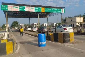 बौधपरिपथ एनएच 730 पर बने टोल प्लाजा पर की जा रही नियमो की अनदेखी 