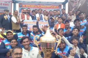 क्रिकेट : आजमगढ़ को छह विकेट से हराकर मेजबान पडरौना ने कप पर जमाया कब्जा