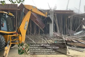 सरोजनीनगर के हरिहरपुर गाँव से नगर निगम की टीम ने खाली कराई करोड़ों रुपये की भूमि