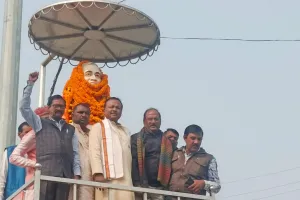 भारत रत्न अटल बिहारी बाजपेयी की 99वी जयंती पर भाजपा नेता मनोज जायसवाल पहुँचे अटल चौक