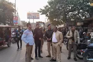 प्रशासन ने जेसीबी चलाकर कंम्पनी बाग से हटवाया अतिक्रमण