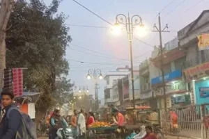 मुख्य सड़क पर अवैध रूप से लगती हैं सब्जी की दुकानें