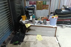 कपड़े की दुकान में लगी आग, मे हजारों के कपड़े जलकर राख!