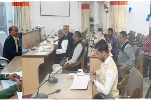 कुशीनगर : डीएम उमेश मिश्रा ने राजनैतिक दलों के प्रतिनिधियों के साथ की बैठक