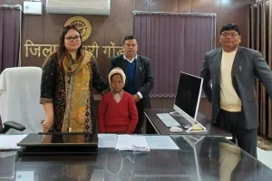 कक्षा पांच के छात्र कुनाल प्रजापति को जिलाधिकारी गोण्डा ने टेलेंट से प्रभावित होकर किया सम्मानित।