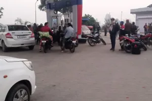 हिट एंड रन नियम के चलते पेट्रोल पंप बने शो पीस,लोगो उठानी पड़ रही भारी दिक्कत