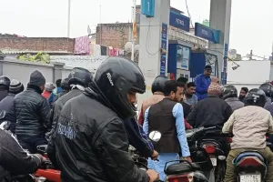 ड्राइवरों के चक्का जाम से कानपुर के पेट्रोल पंप हाउस फुल, कइयों पर पेट्रोल खत्म 