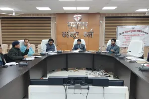 राष्ट्रीय राजमार्ग पर मरम्मत तथा साइनेज लगाने का कार्य समय से पूरा कर किया जाए - जिलाधिकारी