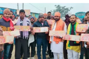 2 लाख 11 हजार हनुमान चालीसा का वितरण, घर-घर पहुंचने का कार्य कर रहे हैं- समाजसेवी 