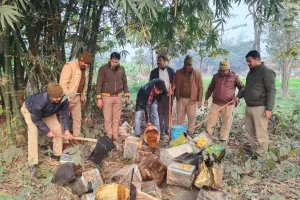 सनसनी : पुलिस ने तीन कुंतल कच्ची शराब किया नष्ट 