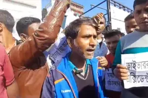 असम करीमगंज जिले के भंगा, बदरपुर में सैकड़ों कार चालक अचानक बने सख्त कानून के खिलाफ सड़कों पर उतर आए।