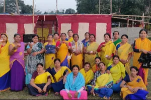 असम करीमगंज जिले के कृष्णानगर गांव में महिलाएं उत्साह के साथ 2024 जनवरी पिकनिक का आयोजन किया।