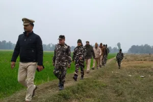 पुलिस व एसएसबी की संयुक्त टीम ने पगडंडी मार्गो पर किया ज्वाइंट पेट्रोलिंग