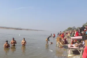 अमावस्या पर श्रद्धालुओं ने लगाई आस्था की डुबकी