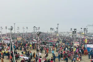 वसंत पंचमी  पर हल्की ठंड के बीच लाखों श्रद्धालुओं ने लगाई आस्था की डुबकी।