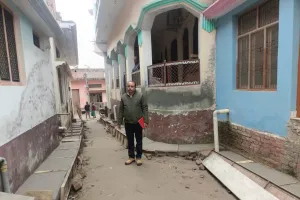 नाली व इंटरलॉकिंग कार्य मानक विपरीत, मोहल्ले वासियों में आक्रोश 